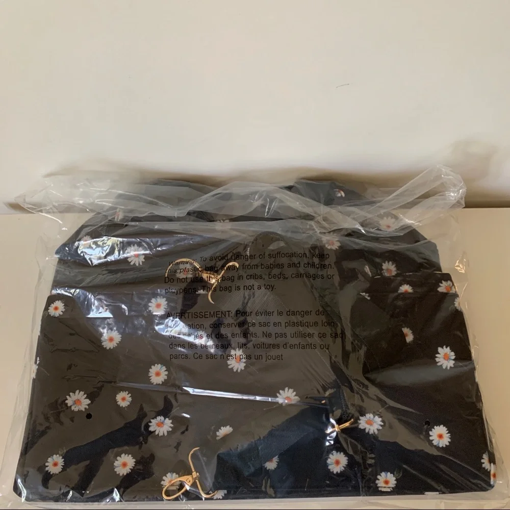 NWT Alice + Olivia Duffel Bag - Picture 13 of 13